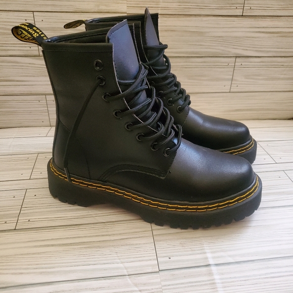 Dr Martens Air Wair Black ClassicWomens Boots 5.5 Casual Winter Rain Grunge Ro